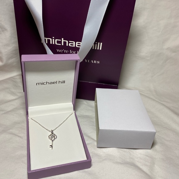 ‼️Sale‼️MichaelHill- Key pendant &necklace - Picture 1 of 4